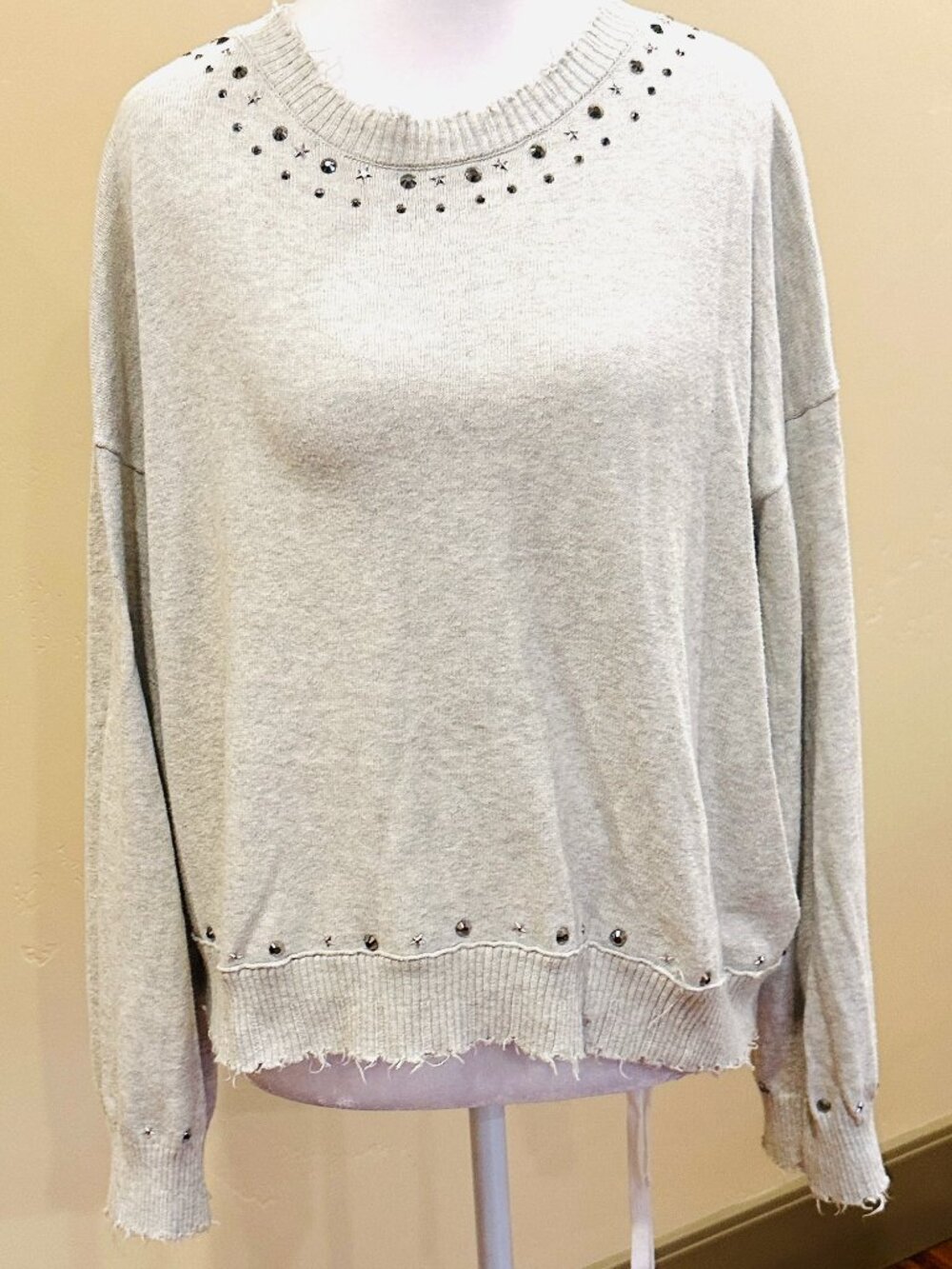 MINNIE ROSE STAR STUDDED DISTRESSED SWEATER MEDIUM